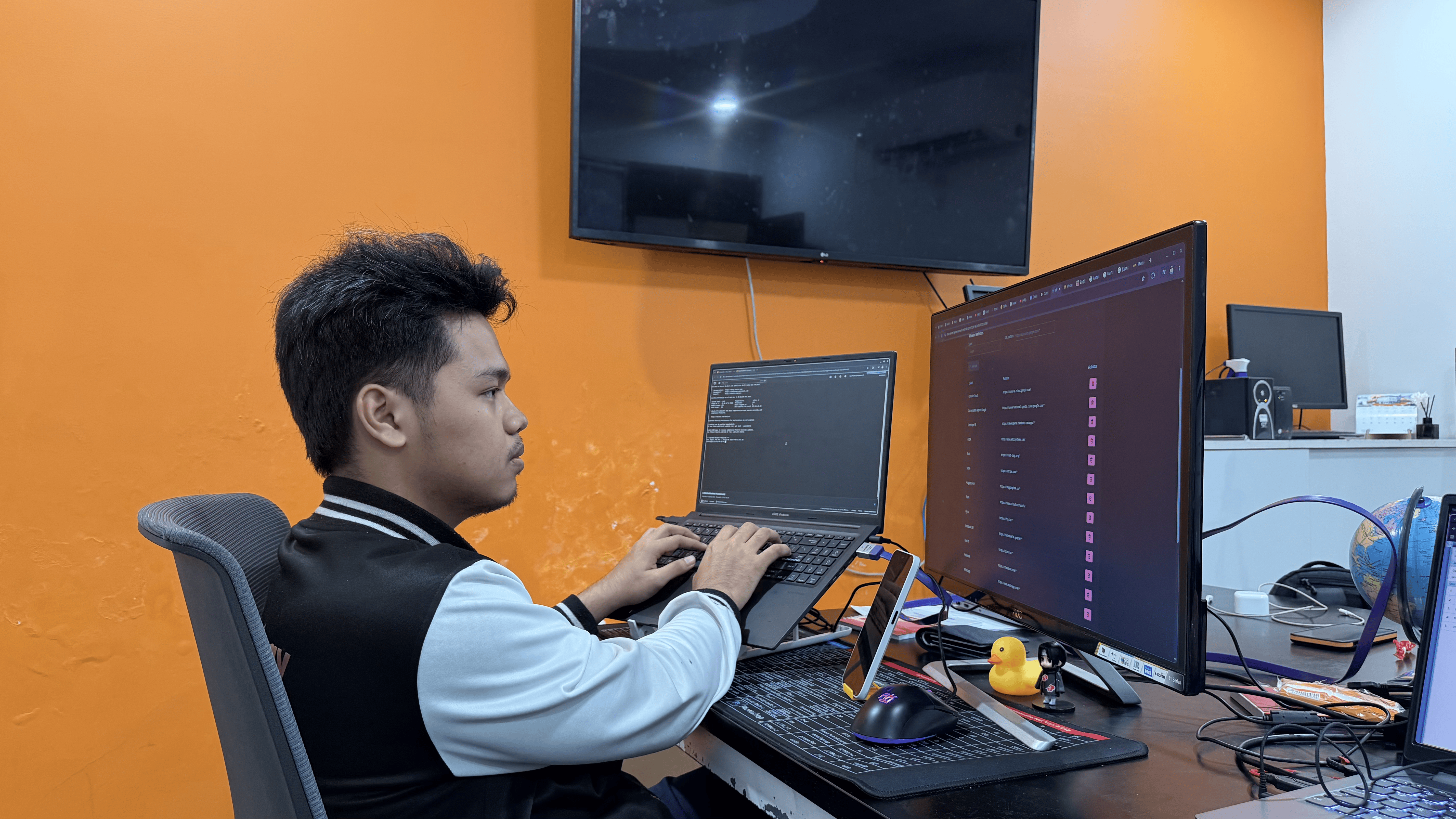 Zarni Hlawn at his desk